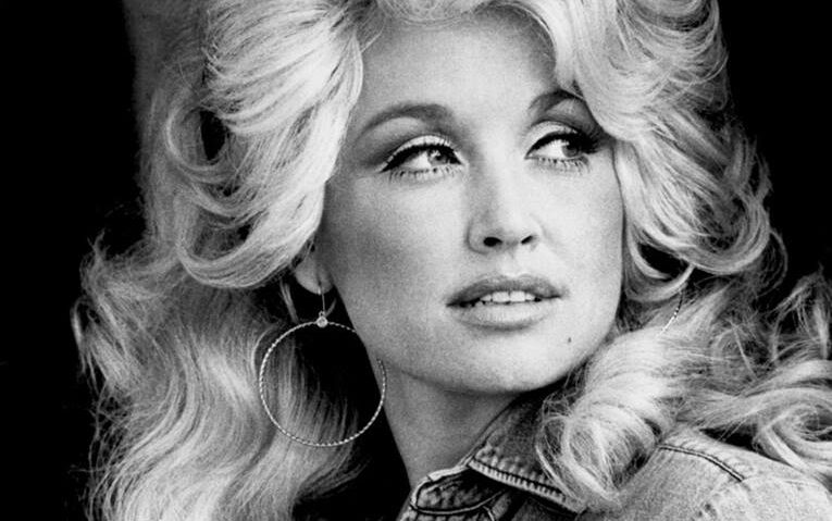 Dolly Parton a murit la 80 de ani. Legenda muzicii country lasă în urmă o carieră de șapte decenii