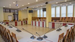 Ministerul Dezvoltării clarifică incompatibilitățile: medicii și profesorii pot rămâne consilieri locali sau județeni