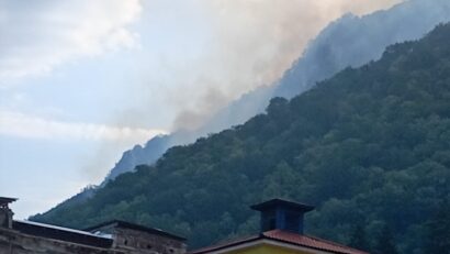 Incendii pe sute de hectare în Caraș-Severin: flăcările au cuprins și Parcul Național Domogled-Valea Cernei