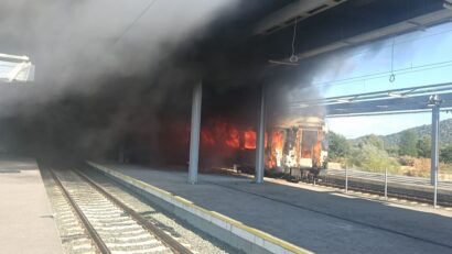 Incendiu la un vagon de călători în stația Ilteu. Pasagerii s-au autoevacuat