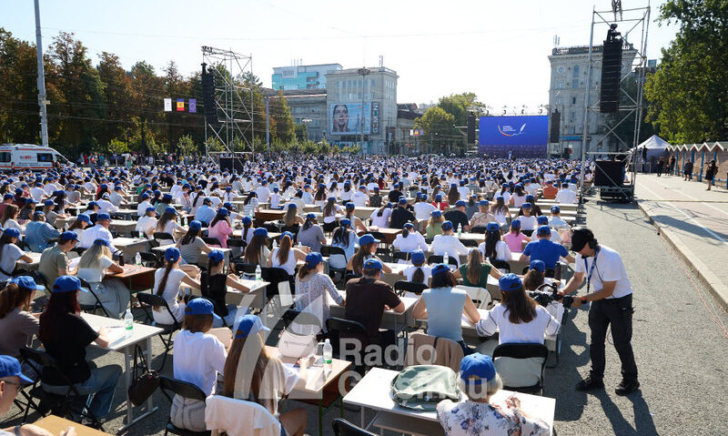 Ziua Limbii Române, sărbătorită la Chișinău. 3.500 de oameni au participat la Marea Dictare Națională