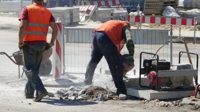ITM Caraș-Severin avertizează angajatorii: Protecția lucrătorilor pe timp de caniculă este obligatorie. Amenzi de până la 2.500 de lei