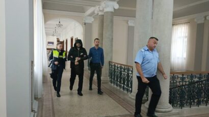 Procurorul Radu George Bucurică, adus la Curtea de Apel Alba Iulia. Instanța se pronunță luni asupra prelungirii arestării preventive