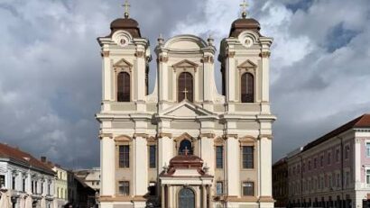 „Drumul meu spre liturghie”, expoziție semnată de Nora și Nada Stîngu, la Timișoara