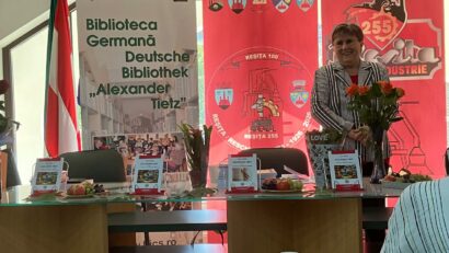 De ziua ei, prof. Ana Kremm şi-a prezentat noua carte la Biblioteca Germană „Alexander Tietz” din Reșița