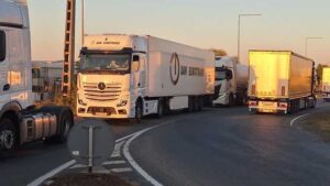 Protest în Arad: transportatorii cer amânarea platformei TollRo