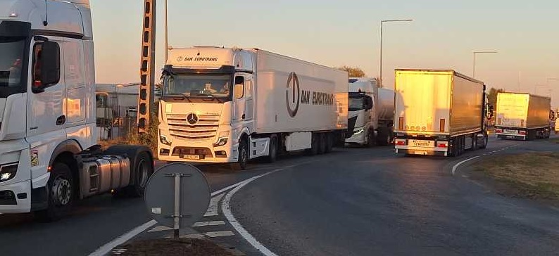 Protest în Arad: transportatorii cer amânarea platformei TollRo