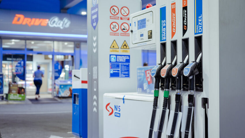 Carburanții se scumpesc în Serbia. Reducerea accizei, prelungită până în 13 septembrie