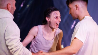 Teatrul de Vest Reșița, invitat la SEAS Constanța cu spectacolul „Oameni, locuri și lucruri”