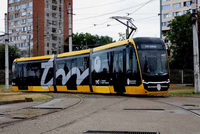 Primul tramvai electric din lotul de 10 garnituri Bozankaya a ajuns la Timișoara