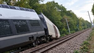 Grav accident feroviar în Franța: 44 de răniți după deraierea unui tren între Rouen și Caen