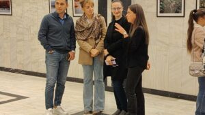 Expoziția „BIRDS” la Reșița: Bianca Bănică surprinde frumusețea păsărilor în habitatul lor natural