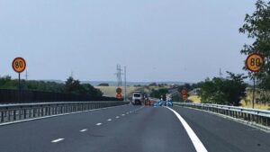 Restricții de circulație pe autostrada A1, în Timiș, înainte de nodul rutier Margina. Viteza este limitată la 60 km/h