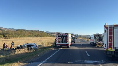 Accident grav pe DN 6, în Caraș-Severin: o persoană este încarcerată