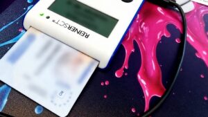 Cardul naţional de sănătate și cartea electronică de identitate pot fi folosite în paralel şi în octombrie