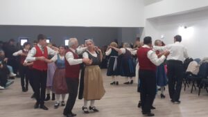 Etnicii germani din Văliug păstrează tradiția și sărbătoresc Kirchweih-ul