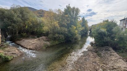 Lucrările de apărare împotriva inundațiilor pe râul Cerna, la Topleț, au fost finalizate