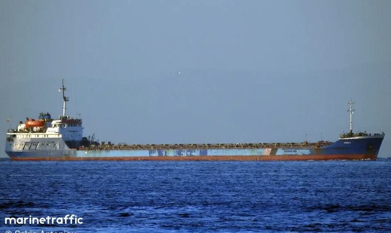 Navă comercială atacată în Marea Neagră, în largul Portului Constanța. Un marinar a murit, trei sunt dispăruți și nouă au fost salvați