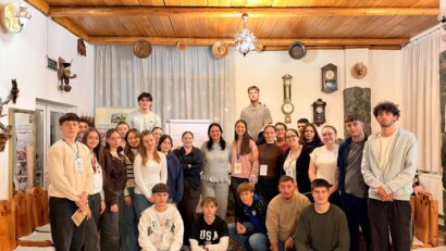 Brebu Nou: peste 30 de tineri din România, Republica Moldova și Serbia învață să dezvolte proiecte pentru comunitățile rurale