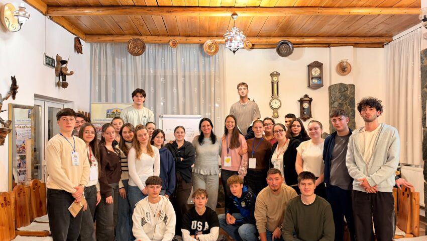 Brebu Nou: peste 30 de tineri din România, Republica Moldova și Serbia învață să dezvolte proiecte pentru comunitățile rurale