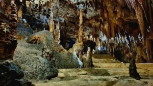 Peștera Comarnic se închide pentru vizitare din 2 noiembrie. Ultimul weekend în care poate fi explorată