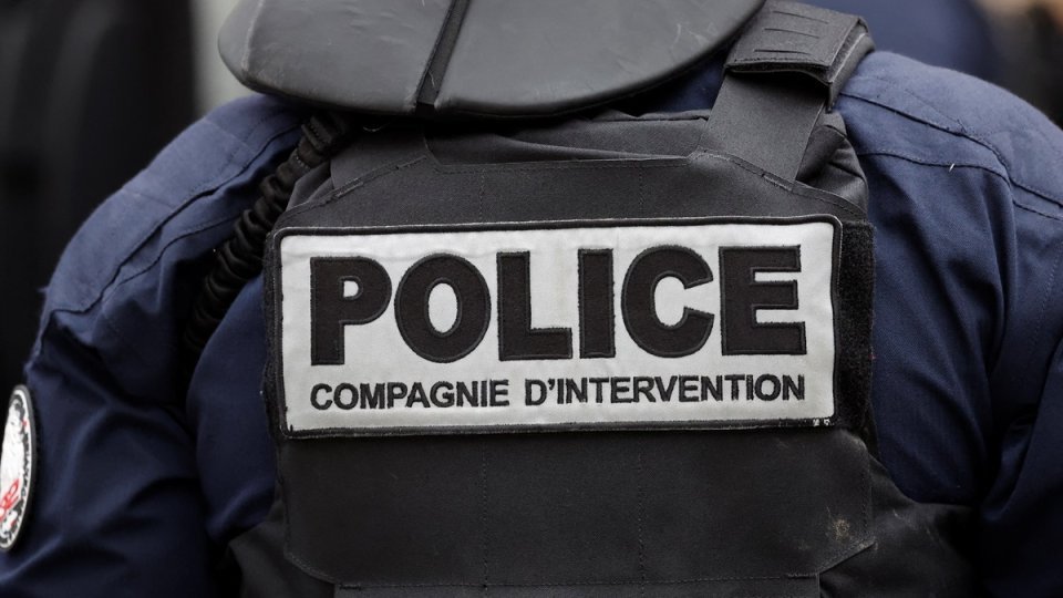 Atac armat în apropiere de Paris. Un mort și patru răniți, printre care ...