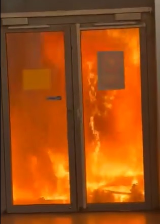 Franța: protestele elevilor se extind la universități și devin violente