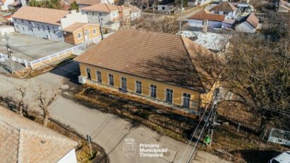 Două firme vor să modernizeze Școala Mică din Plopi. Clădirea va fi transformată în grădiniță cu program prelungit