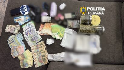 Cinci persoane, cercetate pentru trafic de droguri în Timișoara. Anchetatorii au găsit substanțe interzise și sume de bani în mai multe valute