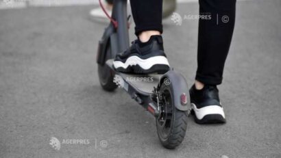 Casca de protecţie ar putea deveni obligatorie pentru toţi utilizatorii de trotinete şi biciclete electrice