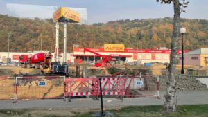 La Reșița a început montarea celei mai complexe pasarele pietonale de pe Bârzava