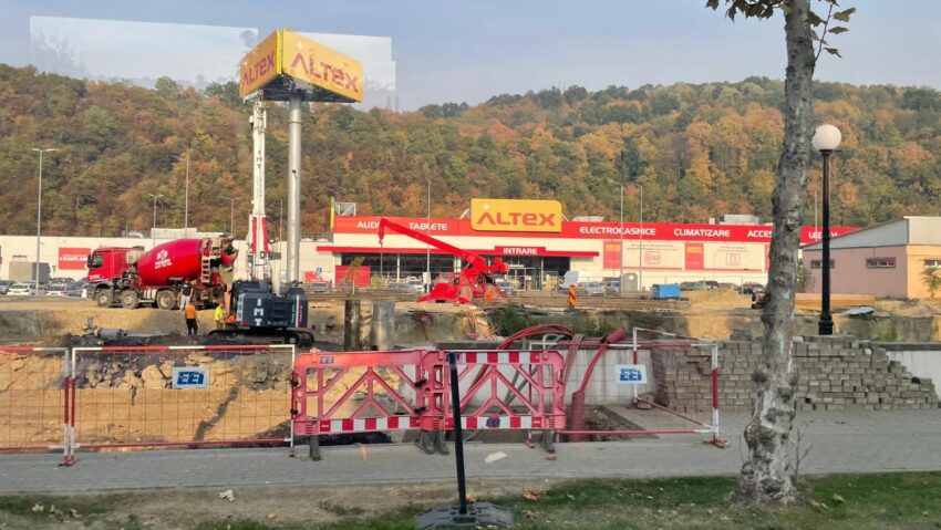 La Reșița a început montarea celei mai complexe pasarele pietonale de pe Bârzava
