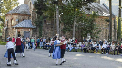 Etnicii germani din Văliug păstrează tradiția și sărbătoresc Kirchweih-ul